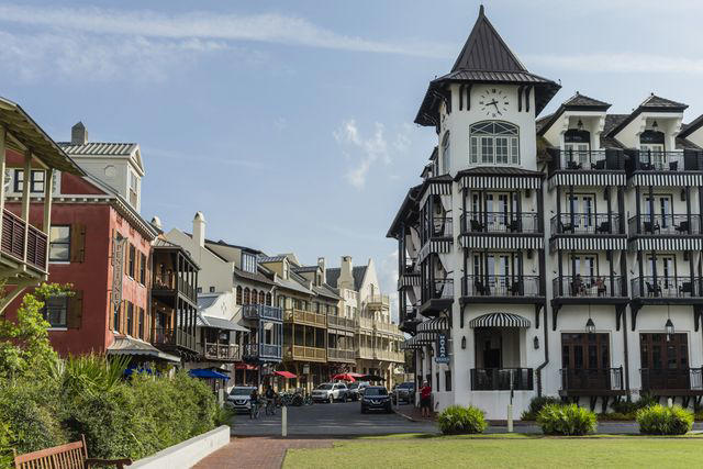 Enjoy The Charming Town, Where To Eat, Enjoy The Outdoors, Where To Stay