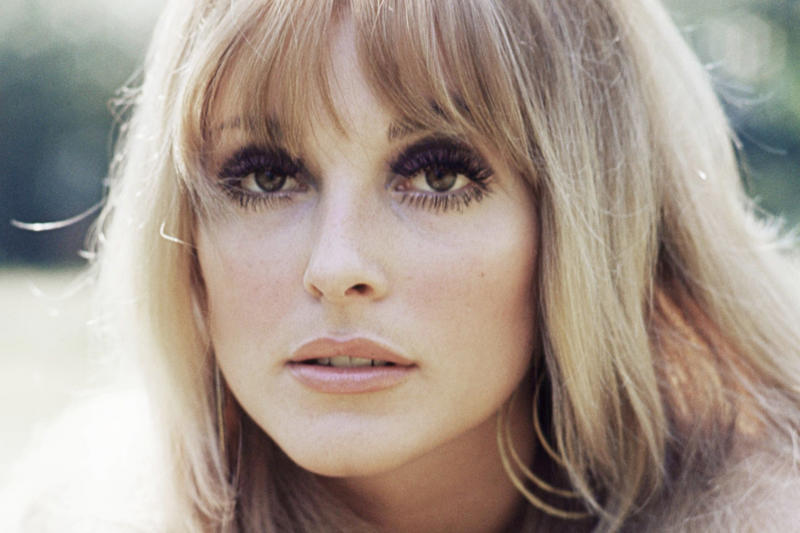 Lived fast and died young, James Dean (1931–1955), River Phoenix (1970–1993), Heath Ledger (1979–2008), Jean Harlow (1911–1937), Anton Yelchin (1989–2016), Sharon Tate (1943–1969), Brad Renfro (1982–2008), Brittany Murphy (1977–2009), Jonathan Brandis (1976–2003), Corey Haim (1971–2010), Aaliyah (1979–2001), Tupac Shakur (1971–1996), Brandon Lee (1965–1993)