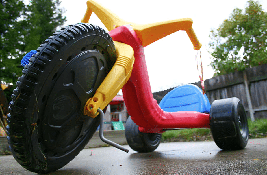 #21: Big Wheels #1: Cabbage Patch Snacktime Kids, #3: Slip ‘N Slide, #4: Clackers, #6: Moon Shoes, #7: Garbage Pail Kids, #9: Skip-It, #10: My Little Pony – Long Haired, #12: Aquanet Hairspray, #13: Bubble Lights, #15: Jelly Shoes, #16: Lite-Brite, #18: Lawn Pool Slides, #19: Pogo Balls, #21: Big Wheels, #22: Slap Bracelets, #24: Hang 10 Mini Hammocks, #25: Jarts, #27: Battlestar Galactica Colonial Viper, #28: Water Wiggle, #30: Rambo Toy Machine Gun, #31: Smoking Monkey Toy, #33: Sky Dancers