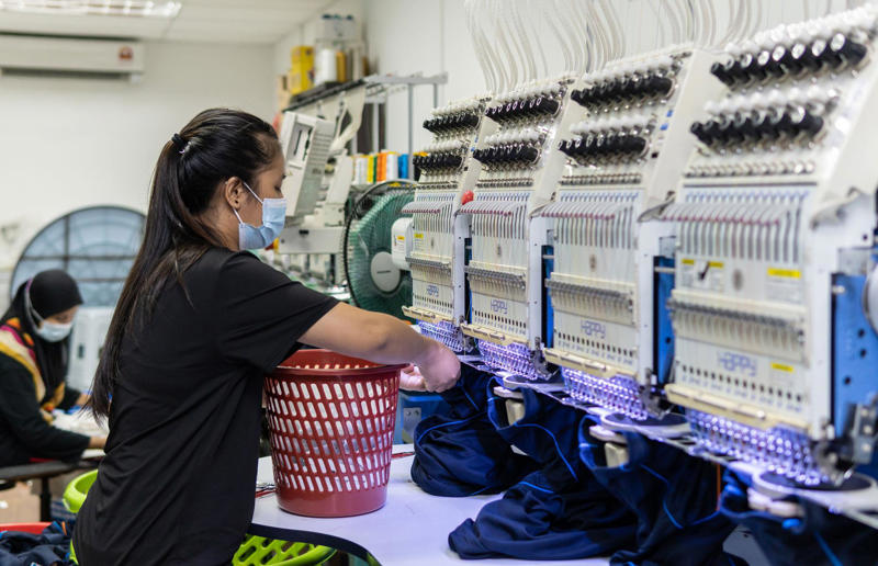 Nations with the largest and smallest gender pay gaps, India: 48.1%, South Korea: 31.2%, South Africa: 30%, Japan: 21.3%, Canada: 17.1%, USA: 17%, Mexico: 16.7%, Finland: 15.3%, UK: 14.5%, Switzerland: 13.8%, Germany: 13.7%, Netherlands: 13.2%, China: 12.6%, Austria: 12.2%, France: 11.6%, Brazil: 11.1%, Australia: 9.9%, Iceland: 9.7%, New Zealand: 9.2%, Poland: 8.7%, Spain: 8.1%, Ireland: 7.3%, Malaysia: 7.3%, Sweden: 7.2%, Singapore: 6%, Italy: 5.7%, Denmark: 5.6%, Norway: 4.5%, Colombia: 1.9%