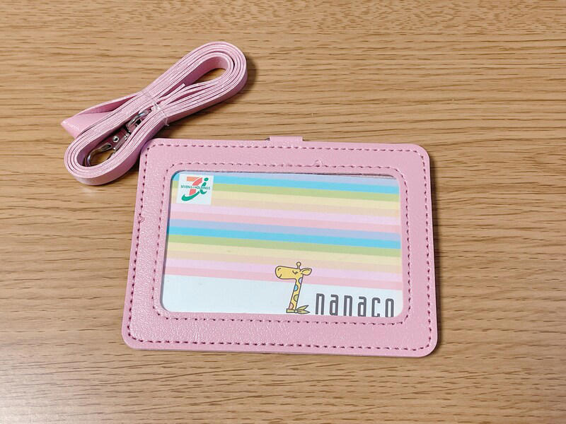 ストラップ付きのシンプルな「ネームカードホルダー」, サンリオキャラクター・クロミちゃんがかわいい「IDケース」, スタイリッシュな「アルミ名刺ケース」, 両面収納可能な透明の「デュアル名刺ケース」, ゆるい表情のくまさんに癒やされる「カードホルダー くま」, 持ち歩き用におすすめの手帳型「カードホルダー」, トレカだけじゃない！ 変形サイズのカードも収納できるセリアの「トレーディングカードホルダー」ポケモンカードもOK, 最大120枚の収納が可能な大容量「名刺ホルダー」, UVカット率99%！ 高額カード保護に最適な「トレカ用プラスチック薄型カードケース」, 仕切り付き大容量ボックス「トレーディングカードボックス S」, ダイソー製品とのシンデレラフィット実例, 無印良品のポリプロピレンケースと連携した整理収納術, 【100均】セリアには薄型の「カードケース」も売ってる？, 【100均】セリアには財布に入るカードケースも売ってるって本当？ カードの容量がラクに増やせる？, セリア以外の100均にも「カードケース」は売ってる？ ダイソーとキャンドゥは？, 欲しい人気商品が売り切れ！ 入手する方法はある？