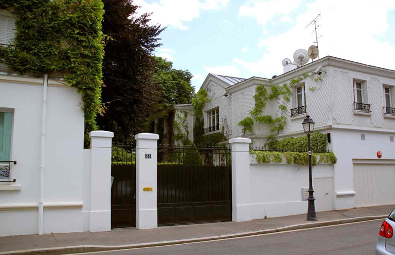 Françoise Bettencourt Meyers' Paris mansion Inside the surprising property portfolios of the super-rich, Mark Zuckerberg, Mark Zuckerberg’s super-compound in Palo Alto, California, Mark Zuckerberg’s secret 0m Hawaii estate, Larry Ellison, Larry Ellison’s Woodside estate in California, Larry Ellison’s personal art museums, Larry Ellison’s historic mansion in Newport, Rhode Island, Larry Ellison’s sprawling Palm Beach villa in Florida, Larry Ellison’s Manalapan estate in Florida, Larry Ellison’s Lanai island in Hawaii, Jeff Bezos, Jeff Bezos’ Beverly Hills compound in California, Jeff Bezos’ lakeside mansions in Medina, Washington, Jeff Bezos’ Fifth Avenue apartments in New York City, Jeff Bezos' neighbouring mansions on Indian Creek island, Florida, Jeff Bezos' third mansion on Indian Creek island, Florida, MacKenzie Scott, MacKenzie Scott's Beverly Hills mansion in California, MacKenzie Scott's Beverly Hills ranch-style house in California, MacKenzie Scott's mystery mansion in Washington, Mukesh Ambani, Mukesh Ambani's Sea Wind apartment block in Mumbai, Mukesh Ambani's Antilia skyscraper in Mumbai, Mukesh Ambani's English country estate, Françoise Bettencourt Meyers, Françoise Bettencourt Meyers' Paris apartment, Françoise Bettencourt Meyers' Paris mansion, Françoise Bettencourt Meyers' coastal villa in Brittany, France, Bill Gates, Bill Gates' Xanadu 2.0 in Medina, Washington, Bill Gates' remote Wyoming ranch, Bill Gates' equestrian estate in Wellington, Florida, Bill Gates’ beach bungalow in Del Mar, California, Bernard Arnault, Bernard Arnault’s grand Paris mansion, Bernard Arnault’s château and vineyard in Bordeaux, France, Warren Buffett, Warren Buffett’s forever home in Omaha, Nebraska, Warren Buffett’s holiday home in Laguna Beach, California, Elon Musk, Elon Musk’s mega-mansion in Bel Air, California, Elon Musk’s historic Los Angeles home in California, Elon Musk's Snailbrook town in Texas, Michael Bloomberg, Michael Bloomberg’s New York City property portfolio, Michael Bloomberg’s Hamptons retreat in New York, Michael Bloomberg’s central London pads, Michael Bloomberg’s tropical mega-mansion in Bermuda, Michael Bloomberg’s holiday homes in Colorado and Florida