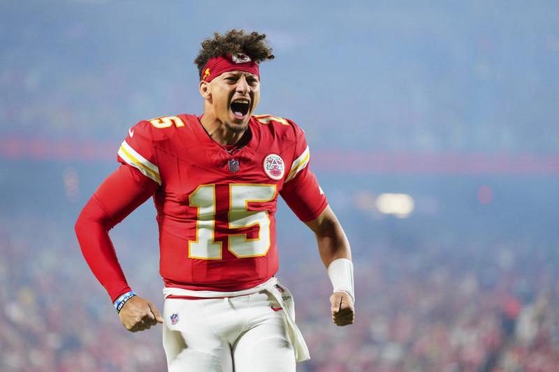 Patrick Mahomes, Kansas City Chiefs Generational wealth, Nick Foles, Johnny Manziel (maybe), Still plenty of money, Patrick Mahomes, Earned it, Connor McGovern, Half a billion, Threw it all away, Christian McCaffrey, A new NFL star, The Manning brothers, Keeping it in the family