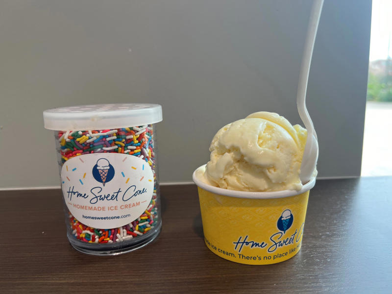 Black Cat Ice Cream, Chocolaterie Stam, Classic Frozen Custard, The Creamery, Dairy Zone, Granny’s Sweet Freeze Shop, Heavenly Delights, Home Sweet Cone Ice Cream, LJ’s Burgers & Ice Cream, El Michoacáno Ice Cream & Mexican Food , Molly’s Frozen, Monarca Paletas, The Outside Scoop, Over The Top, Paleteria La Michoacana, Snookie’s Malt Shop, Sweet Swirls Rolled Ice Cream, Uptown Dairy, Van Dee’s Ice Cream Shoppe, Waukee Ice Cream Shoppe