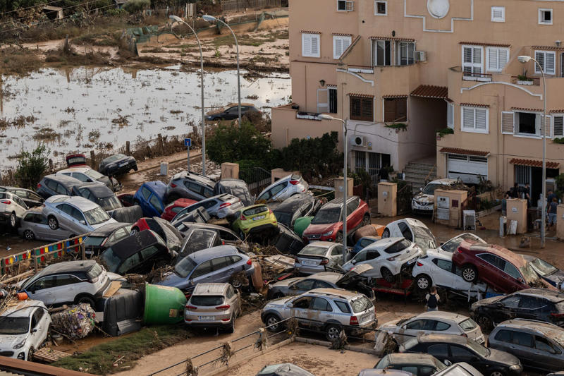 Climate change is jeopardizing life on Earth Record extremes in many categories, 25 out of 35 ‘vital signs’ were worse than ever recorded, Ocean temperatures hit a record high, Global heating is driving extreme weather, Climate change is jeopardizing life on Earth, Displaced by climate change, Hundreds of climate experts surveyed, Part of a wider crisis, Recommendations from scientists