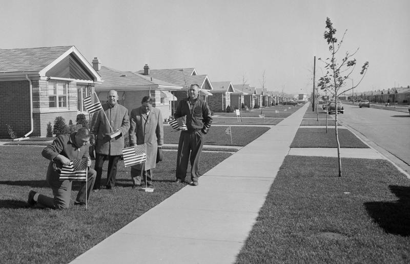 Welcome to the 50s, A financial boom, Buy buy baby, Ready to spend, Escape to suburbia, Mid-century modern homes, Purpose-built housing, Function over formality, The modern bedroom, Sleeping arrangements, Playful colours, Busy bathrooms, Colour and chrome, A social kitchen, Getting fancy with efficiency, Casual dining, A bold new look for living rooms, The new 'opiate of the masses', The Golden Age of television, Landmark advancements, A new mealtime tradition, Frozen dinner drama, New twists on old tech, Automatic washing machines, The advent of Tupperware, Tupperware parties, Homes of the future, Futuristic technology, 'The perfect housewife', Return to domesticity, Consumer propaganda, Life imitating art, Entering the Atomic Age, Nuclear fallout shelters, The Baby Boom, The family lifestyle, Close-knit communities, Suburban pride, The lie behind the 'perfect family', Jim Crow laws, Widespread segregation, All-American, Teen culture, Setting the stage...