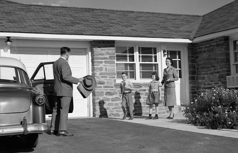 Welcome to the 50s, A financial boom, Buy buy baby, Ready to spend, Escape to suburbia, Mid-century modern homes, Purpose-built housing, Function over formality, The modern bedroom, Sleeping arrangements, Playful colours, Busy bathrooms, Colour and chrome, A social kitchen, Getting fancy with efficiency, Casual dining, A bold new look for living rooms, The new 'opiate of the masses', The Golden Age of television, Landmark advancements, A new mealtime tradition, Frozen dinner drama, New twists on old tech, Automatic washing machines, The advent of Tupperware, Tupperware parties, Homes of the future, Futuristic technology, 'The perfect housewife', Return to domesticity, Consumer propaganda, Life imitating art, Entering the Atomic Age, Nuclear fallout shelters, The Baby Boom, The family lifestyle, Close-knit communities, Suburban pride, The lie behind the 'perfect family', Jim Crow laws, Widespread segregation, All-American, Teen culture, Setting the stage...