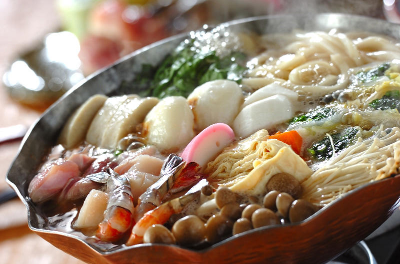 超簡単うどんすき 絶品ダシで作るおすすめのお手軽レシピ, 食べ応え満点！ 牛すき釜玉うどん, ササッと牛すき丼, 牛肉とアボカドのすき煮, 大根と牛肉の韓国すき煮