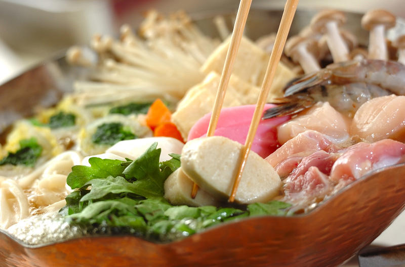 超簡単うどんすき 絶品ダシで作るおすすめのお手軽レシピ, 食べ応え満点！ 牛すき釜玉うどん, ササッと牛すき丼, 牛肉とアボカドのすき煮, 大根と牛肉の韓国すき煮