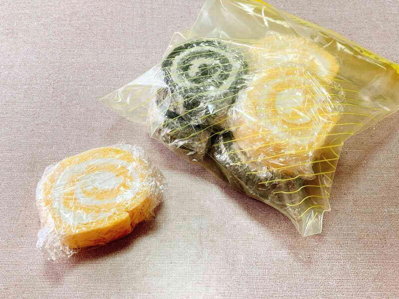 魅力1：規格外のメガサイズと圧倒的インパクト, 魅力2：1食200円台も当たり前？ 驚異のコスパ, 魅力3：専門店顔負けのクオリティと入れ替わりの早さ, 【2026年2月】最新ケーキ・タルトのラインナップ（一例）, 【1位】直径30cm超えの巨大さと濃厚な味のチーズケーキ「トリプルチーズタルト」, 【2位】苦味と甘みのバランスが絶妙「イタリアンティラミス」, 【3位】誕生日やパーティーにぴったり「クォーターシートケーキ」, 【4位】解凍するだけで本格味！ 冷凍「エア・ウォーターアグリ＆フーズ 北海道チーズケーキブリュレ」, 濃厚なナッツ感が満載の「ピスタチオチーズケーキ」, サクサク食感とカスタードの誘惑「いちごのミルフィーユ」, 温めると中からトロ〜リ！ 「フォンダンショコラ」, 冬の絶対王者！ チョコ尽くしの「タキシードケーキ」, 選べるデザインは40種以上！ （2026年2月時点のラインナップ例）, 中身も自由にカスタマイズ可能, 要注意！ オンラインと店頭で予約締切が違う, 【数値で検証】1切れ200円台!? 驚異のコスパ, 誰でもプロ級！ 崩さず綺麗に切る2つの裏ワザ, 食べきれない時は小分け冷凍がおすすめ, 要注意！ 生のフルーツは冷凍前に食べて, 1.最短当日も！ 買い物代行や宅配スーパーを利用する, 2.全国どこでもOK！ 楽天市場・Amazonで取り寄せる, コストコのスコップケーキといえばこれ！ 「ストロベリースコップケーキ」, しっとりだけど軽い食感で食べやすい「米粉のスイスロール」, 2026年2月時点、コストコで売っているケーキの種類一覧は？, コストコのケーキで一番人気・おすすめはどれ？, コストコのケーキはまずい？ 「甘すぎる」という口コミは本当？, 誕生日や記念日にぴったりな「ハーフシートケーキ」は予約なしで当日買える？, コストコケーキの値段はいくらくらい？, 賞味期限はどれくらい？ 冷凍保存はできる？, コストコの会員じゃなくてもケーキを買う方法はある？, 巨大なケーキを崩さずに綺麗に切るコツは？, コストコのケーキのカロリーは高い？, 季節限定のケーキ（タキシードケーキなど）はいつ販売される？