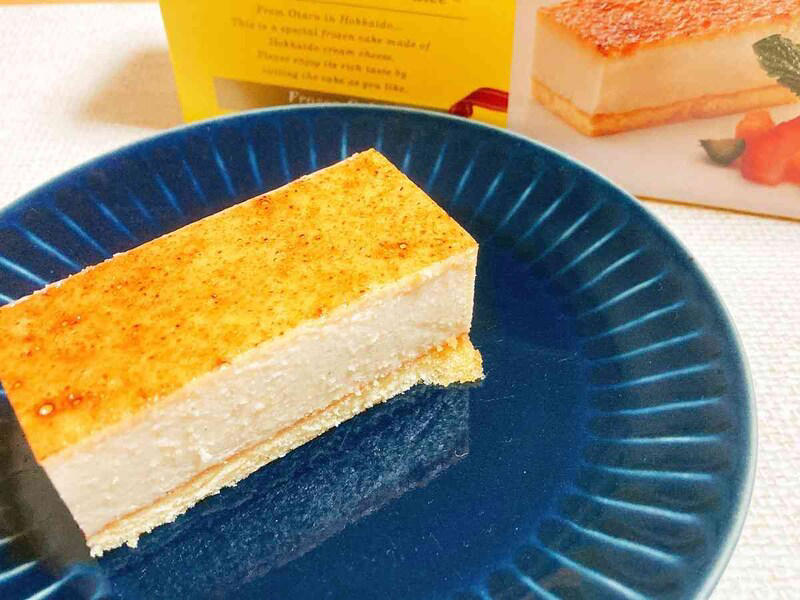 魅力1：規格外のメガサイズと圧倒的インパクト, 魅力2：1食200円台も当たり前？ 驚異のコスパ, 魅力3：専門店顔負けのクオリティと入れ替わりの早さ, 【2026年2月】最新ケーキ・タルトのラインナップ（一例）, 【1位】直径30cm超えの巨大さと濃厚な味のチーズケーキ「トリプルチーズタルト」, 【2位】苦味と甘みのバランスが絶妙「イタリアンティラミス」, 【3位】誕生日やパーティーにぴったり「クォーターシートケーキ」, 【4位】解凍するだけで本格味！ 冷凍「エア・ウォーターアグリ＆フーズ 北海道チーズケーキブリュレ」, 濃厚なナッツ感が満載の「ピスタチオチーズケーキ」, サクサク食感とカスタードの誘惑「いちごのミルフィーユ」, 温めると中からトロ〜リ！ 「フォンダンショコラ」, 冬の絶対王者！ チョコ尽くしの「タキシードケーキ」, 選べるデザインは40種以上！ （2026年2月時点のラインナップ例）, 中身も自由にカスタマイズ可能, 要注意！ オンラインと店頭で予約締切が違う, 【数値で検証】1切れ200円台!? 驚異のコスパ, 誰でもプロ級！ 崩さず綺麗に切る2つの裏ワザ, 食べきれない時は小分け冷凍がおすすめ, 要注意！ 生のフルーツは冷凍前に食べて, 1.最短当日も！ 買い物代行や宅配スーパーを利用する, 2.全国どこでもOK！ 楽天市場・Amazonで取り寄せる, コストコのスコップケーキといえばこれ！ 「ストロベリースコップケーキ」, しっとりだけど軽い食感で食べやすい「米粉のスイスロール」, 2026年2月時点、コストコで売っているケーキの種類一覧は？, コストコのケーキで一番人気・おすすめはどれ？, コストコのケーキはまずい？ 「甘すぎる」という口コミは本当？, 誕生日や記念日にぴったりな「ハーフシートケーキ」は予約なしで当日買える？, コストコケーキの値段はいくらくらい？, 賞味期限はどれくらい？ 冷凍保存はできる？, コストコの会員じゃなくてもケーキを買う方法はある？, 巨大なケーキを崩さずに綺麗に切るコツは？, コストコのケーキのカロリーは高い？, 季節限定のケーキ（タキシードケーキなど）はいつ販売される？