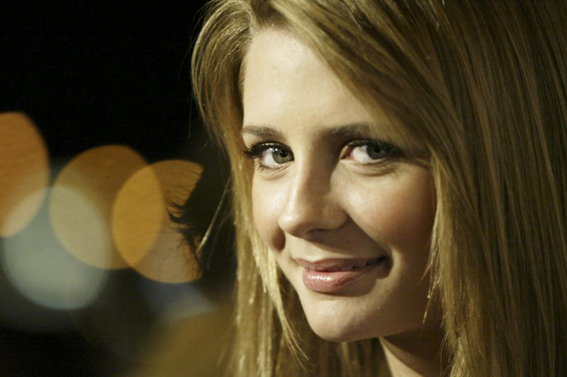 The other side of 'The O.C.', Fame at 17, Unforgettable character, Bullying on set, An unhealthy environment for a girl, Dark moments, The mental breakdown, Hollywood nightmare, A new life thanks to therapy, She's back on set