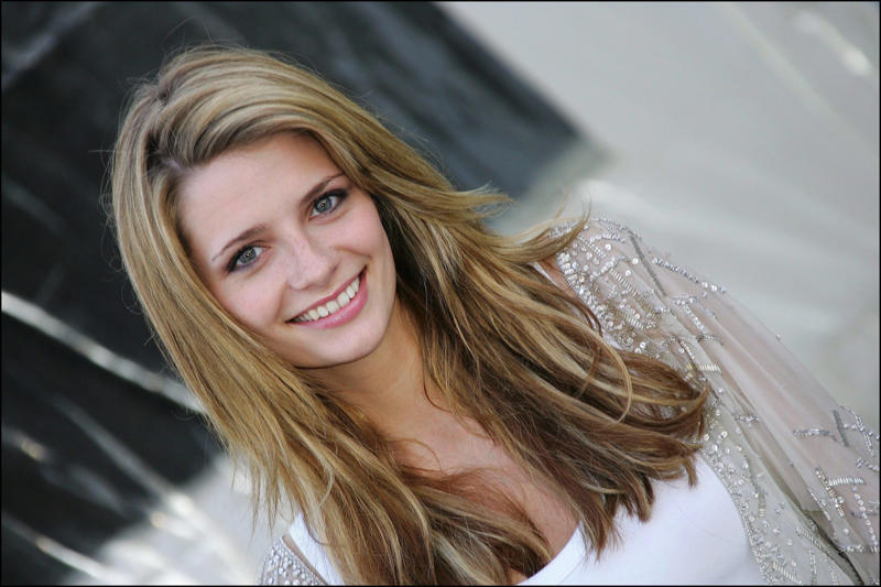 The other side of 'The O.C.', Fame at 17, Unforgettable character, Bullying on set, An unhealthy environment for a girl, Dark moments, The mental breakdown, Hollywood nightmare, A new life thanks to therapy, She's back on set