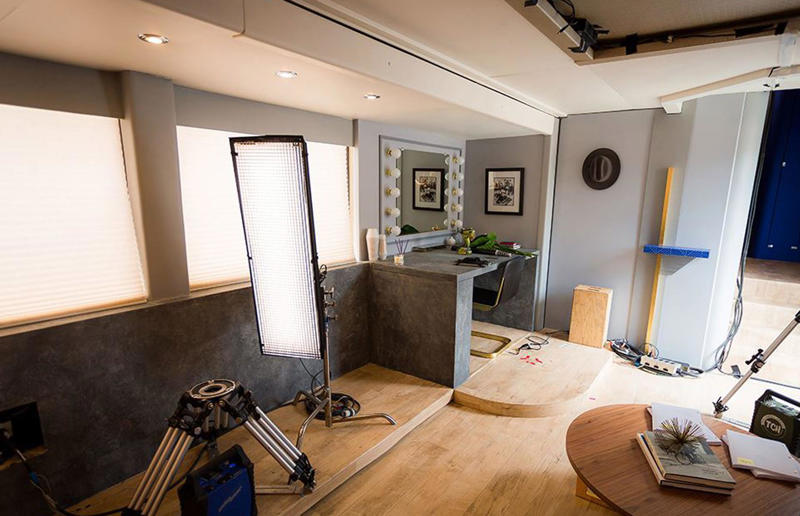 Jamie Foxx's studio on wheels The most amazing celebrity homes on wheels, Tom Hanks' bespoke Airstream, Jason Momoa’s EarthRoamer home, John Mayer's luxury expedition truck, Jamie Foxx's studio on wheels, Leonardo DiCaprio's motorhome mansion, Mariah Carey's mobile party pad, Simon Cowell's high-tech trailer, Timbaland's mobile music studio, Vin Diesel's opulent custom motorhome, Will Smith's 'The Heat', Jennifer Lopez's 'Lux Lounge', Matthew McConaughey’s vintage Airstream