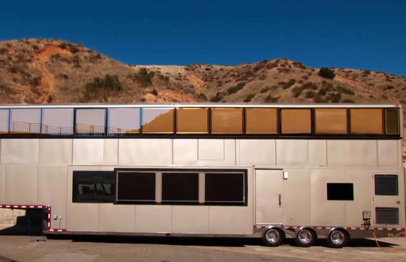 Simon Cowell's high-tech trailer The most amazing celebrity homes on wheels, Tom Hanks' bespoke Airstream, Jason Momoa’s EarthRoamer home, John Mayer's luxury expedition truck, Jamie Foxx's studio on wheels, Leonardo DiCaprio's motorhome mansion, Mariah Carey's mobile party pad, Simon Cowell's high-tech trailer, Timbaland's mobile music studio, Vin Diesel's opulent custom motorhome, Will Smith's 'The Heat', Jennifer Lopez's 'Lux Lounge', Matthew McConaughey’s vintage Airstream