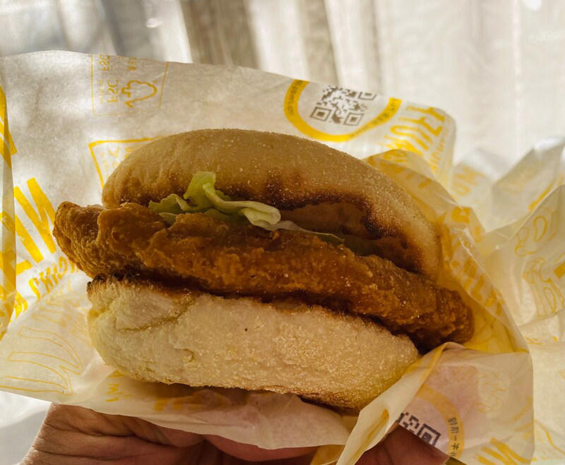 マクドナルドに関する良い口コミ, マクドナルドに関する悪い口コミ, 「てりやきマックバーガー」は甘辛ソースとマヨが絶妙, 「フィレオフィッシュ」はふかふかバンズと白身魚、タルタルソースが美味, 「ビッグマック」はクセになる酸味！, 「ダブルチーズバーガー」はボリューム満点, 「チキンフィレオ」はオーロラソースが◎, 「マックフライポテト」はサイドの定番！, 「チキンマックナゲット」の美味しい食べ方＆お得なソースの頼み方, 期間限定！ お得な「食べくらべポテナゲ大」, 「シャカチキ」は外はカリッと中はしっとり！, サイドメニューで得なのは「サイドサラダ」！, 隠れ人気！ 「ミルク」はやさしい甘さでバーガーやスイーツと相性◎, 「プレミアムローストコーヒー」は100円で本格的な味！, 「ソフトクリーム」は140円で濃厚！, 「ホットアップルパイ」は定番スイーツ, 「朝マック」は200円台から選べておすすめ！, ランチメニュー「ひるまック」は最大120円引！, 「夜マック」はコスパ良し！, マクドナルドのおすすめカスタム・組み合わせは？
