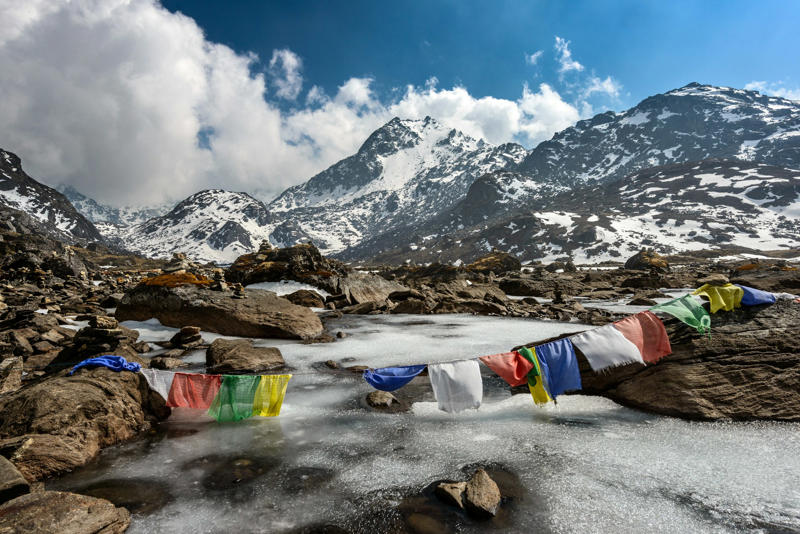 Evolving with the environment, Oxygen levels are crucial for reproduction, Low oxygen levels, Evolutionary adaptation, Unique features, Good oxygen distribution, Adapted generations, Over 3,500 meters above sea level, High oxygen saturation, Without burdening the heart, Stronger hearts, A genetic trait that originated about 50,000 years ago, A gene mutation, Other associated factors, Cynthia Beall, author of the study