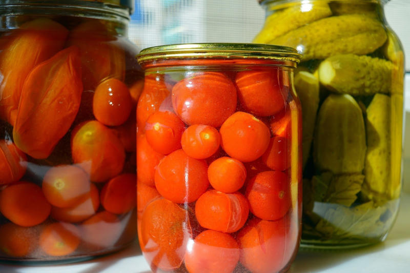 Canned goods, Pickled vegetables, Chocolate, Salad mixes, Frozen foods, Crackers, Salad dressing, Peanut butter, Hard cheese