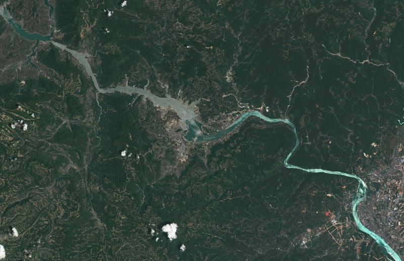 The Great Wall of China is visible from space Fact from fiction, President Kennedy told a crowd he was a jelly donut, Napoleon was short, Greek and Roman statues were white, Great Britain stood alone against the Nazis, Ferdinand Magellan was the first person to sail around the world, Vikings wore horns on their helmets, Marie Antoinette said "let them eat cake", Medieval people thought the world was flat, Castles poured boiling oil off their battlements, Gladiator contests were fought to the death, The Taj Mahal’s builders were mutilated, The Aztecs thought Hernan Cortes and the conquistadors were gods, Einstein failed maths at school, Julius Caesar was emperor of Rome, The iron maiden was a medieval torture device, Christopher Columbus discovered America, World War I was the deadliest war in history in its time, The Brothers Grimm wrote many famous fairytales, The Great Wall of China is visible from space, Cleopatra was Egyptian, Rome was one of history’s largest empires, The pyramids were built by slaves, Pirates regularly buried their treasure, Betsy Ross designed the American flag, Captain Cook discovered Australia
