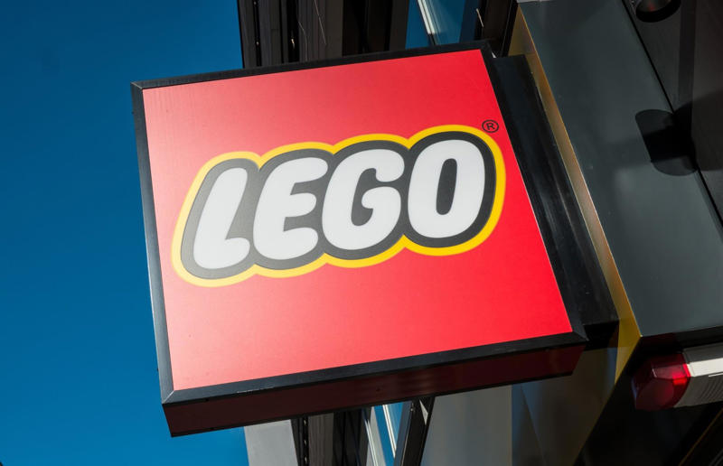 LEGO The name game, Mitsubishi, Coca-Cola, Nintendo, Taco Bell, Starbucks, Microsoft