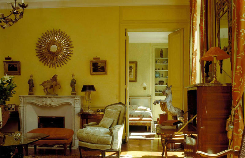 Sunburst mirrors: 1400s These classic home items date back decades and more, Home security systems: 1966, Non-stick frying pans: 1961, Tupperware: 1942, Sputnik chandeliers: 1939, Trampolines: 1936, Slow cookers: 1936, Microwaves: 1933, Reclining sofas and chairs: 1929, Electric blenders: 1919, Coffee filters: 1908, SodaStream: 1903, Loudspeakers: 1876, Vacuum cleaners: 1860, Mason jars: 1858, Bread bins: 1800s, Upholstered headboards: 1600s, Conservatories: 1500s, Sunburst mirrors: 1400s, Standing desks: 1400 – 1500s, Apothecary chests: 1400s, Mechanical clocks: 1200 – 1600s, Four-poster beds: 1200s – 1500s, Velvet sofas: 750 AD, Curtains: 200 – 600 AD, Kilim rugs: 400 – 500 BC, Underfloor heating: 350 BC, Mosaic tiles: Mesopotamia era (3000 BC), Quilts: Ancient Egypt (3400 BC), Cushions: 7000 BC