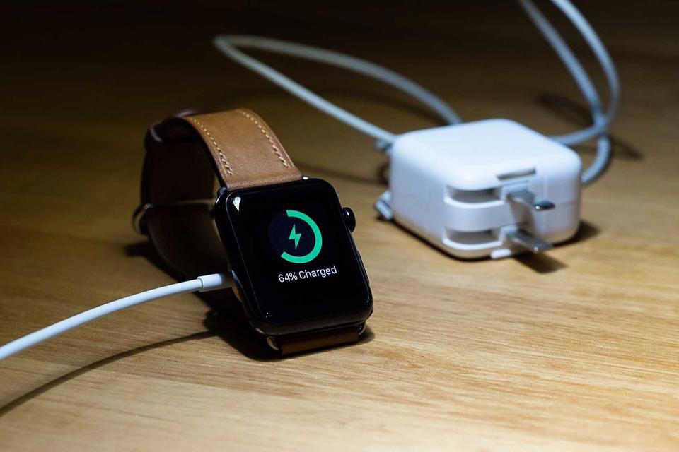 充電80%ルールを試してみた理由, 私が直面したバッテリーの課題, 100%まで充電することで私の問題が解決した, 最新スマホが示す「第三の道」：自動最適化充電, テクノロジーが助ける「便利さと寿命のバランス」