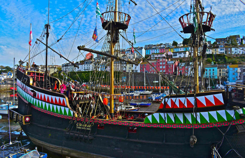 All aboard, Mayflower II, Plymouth, Massachusetts, USA, HMS Victory, Portsmouth, England, UK, USS Wisconsin, Norfolk, Virginia, USA, L'Hermione, Rochefort, France, HMS Belfast, London, England, UK, Alexander von Humboldt, Bremen, Germany, RRS Discovery, Dundee, Scotland, UK, USS Midway, San Diego, California, USA, Vasa, Stockholm, Sweden, Royal Yacht Britannia, Edinburgh, Scotland, UK, USS Constitution, Boston, Massachusetts, USA, Cap San Diego, Hamburg, Germany, Golden Hind, London and Brixham, Devon, England, UK, Mary Rose, Portsmouth, England, UK, Mikasa, Yokosuka, Japan, SS Great Britain, Bristol, England, UK, Museum of the Viking Age, Oslo, Norway, Queen Mary, Long Beach, California, USA, Raddampfer Kaiser Wilhelm, Lauenburg, Germany, QE2, Dubai, UAE, Cutty Sark, London, England, UK