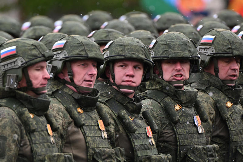 ロシアの次の一手は？, ベラルーシで待機するロシア兵ら, ローデリヒ・キーゼヴェッター氏の主張, NATO本部に勤務していた, プーチン大統領が後悔すると考えるのは「甘い」, ベラルーシに即応部隊？, 警戒感を示すバルト諸国, ロシア軍は本当にベラルーシに駐留しているのか？, 異論を述べるリトアニア, そんな余力はない？, 「扇情的なニセ情報」, リトアニア退役軍人のコメント, 大規模な部隊の移動を隠すことはできない, 小規模な部隊が支援任務, ロシアを過小評価すべきではない, 新たな戦線を開く余裕はなし, 「オレシュニク」を配備, 世界規模の戦争に発展するおそれ