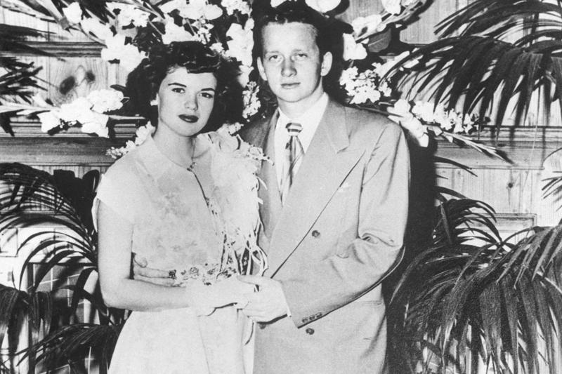 1950年代のハリウッドを席巻, 抜群のプロポーション, ジェーンの髪はブルネット, 17歳で最初の結婚, 美人コンテストに出場, ブロンドに染める, 『女はそれを我慢できない』（1956年）, ゴールデングローブ賞を受賞, ソフィア・ローレンとの邂逅, 時代遅れの存在に, ビートルズとナイトクラブで, ハリウッドから忘れ去られる, 晩年はナイトクラブや低予算映画に, 自動車事故で死亡, 前方のトレーラーにめりこむ, 「マンスフィールド・バー」