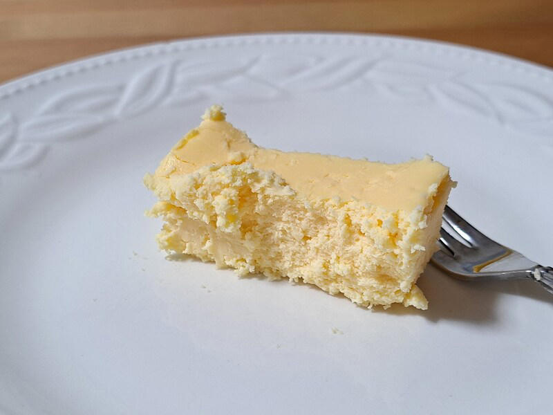 絶品！ ロピアの「チーズケーキ」の魅力は本格派で濃厚！ 好きな大きさにカットできる, ロピアの「チーズケーキ」の口コミや評価をチェック！ 濃厚で美味しい, ロピアの「チーズケーキ」はどこで売ってる？ 通販で買える？, 【ロピアのチーズケーキ】しっとり濃厚な本格派！ 人気定番「ニューヨークチーズケーキ」, 【ロピアのチーズケーキ】濃厚で香ばしい！ 人気定番「ベイクドチーズケーキ」, 【ロピアのチーズケーキ】受賞歴があって評判「極み バスクチーズケーキ」, ロピアの「ニューヨークチーズケーキ」の保存方法と賞味期限, ロピアの「ニューヨークチーズケーキ」は冷凍できる？ 保存方法の注意点と解凍方法, 【ロピアのチーズケーキのアレンジレシピ1】軽めの食感がおすすめ！ ホイップ乗せ, 【ロピアのチーズケーキのアレンジレシピ2】爽やかな酸味が合う！ イチゴなどフルーツ乗せ, 【ロピアのチーズケーキのアレンジレシピ3】とろける美味しさ！ アイスクリーム乗せ