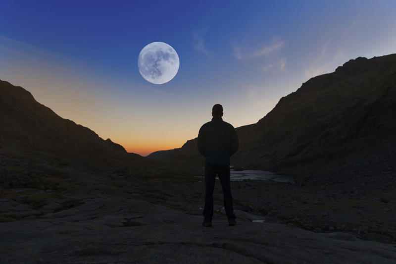 Interested in the moon's distance from the Earth Earth's only moon is very old, When was the moon created?, Molten rock was catapulted into space, New insight on the moon's creation, A time when the moon was still young, Interested in the moon's distance from the Earth, Around 4.51 billion years old, Rock samples from Apollo, Conflicting data, How did the misdating come about?, Misleading magma, Older than we thought, Moon rocks don't reveal its age, Lunar rocks don't reveal their origin age, The Chemical Differences of the Moon and Earth