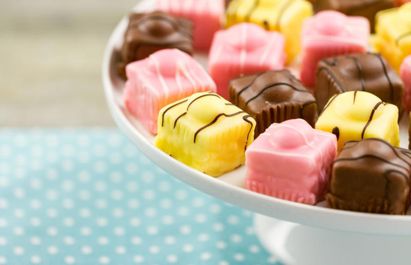 44. Fondant fancies, England, UK 44. Fondant fancies, England, UK, 43. Castella, Japan, 42. Parkin, England, UK, 41. German chocolate cake, USA, 40. Fraisier, France, 39. Amandine, Romania, 38. Barmbrack, Ireland, 37. Rigó Jancsi, Hungary, 36. Foi thong cake, Thailand, 35. Brigadeiro, Brazil, 34. Hummingbird cake, Jamaica, 33. King cake, USA, 32. Basbousa, Egypt, 31. Dundee cake, Scotland, UK, 30. Angel food cake, USA, 29. Rum cake, Caribbean, 28. Madeira cake, UK, 27. Ice cream cake, various locations, 26. Pineapple upside-down cake, USA, 25. Portokalopita, Greece, 24. Bienenstich, Germany, 23. Persian love cake, Iran, 22. Chajá, Uruguay, 21. Kvæfjordkake, Norway, 20. Tunnel of fudge cake, USA, 19. Malva pudding, South Africa, 18. Jamaican ginger cake, Jamaica and UK, 17. Medovik, Russia, 16. Funfetti cake, USA, 15. Lamingtons, Australia, 14. Battenberg, England, UK, 13. Sachertorte, Austria, 12. Opera cake, France, 11. Maple cake, Canada, 10. Lapis legit, Indonesia, 9. Swiss roll, Central Europe, 8. Banana bread, USA, 7. Lemon drizzle cake, England, UK, 6. Carrot cake, various locations, 5. Schwarzwälder Kirschtorte, Germany, 4. Tres leches cake, Latin America, 3. Victoria sponge, England, UK, 2. Red velvet cake, USA