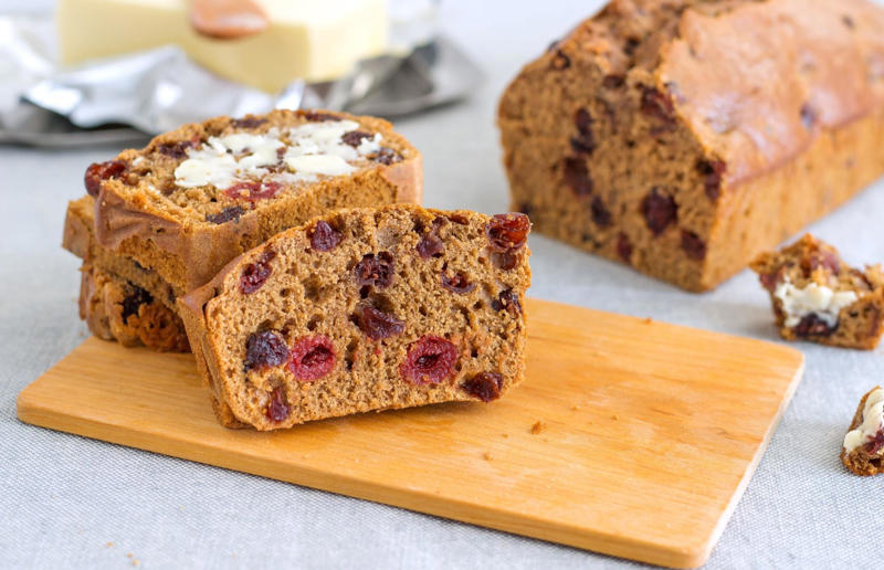 38. Barmbrack, Ireland 44. Fondant fancies, England, UK, 43. Castella, Japan, 42. Parkin, England, UK, 41. German chocolate cake, USA, 40. Fraisier, France, 39. Amandine, Romania, 38. Barmbrack, Ireland, 37. Rigó Jancsi, Hungary, 36. Foi thong cake, Thailand, 35. Brigadeiro, Brazil, 34. Hummingbird cake, Jamaica, 33. King cake, USA, 32. Basbousa, Egypt, 31. Dundee cake, Scotland, UK, 30. Angel food cake, USA, 29. Rum cake, Caribbean, 28. Madeira cake, UK, 27. Ice cream cake, various locations, 26. Pineapple upside-down cake, USA, 25. Portokalopita, Greece, 24. Bienenstich, Germany, 23. Persian love cake, Iran, 22. Chajá, Uruguay, 21. Kvæfjordkake, Norway, 20. Tunnel of fudge cake, USA, 19. Malva pudding, South Africa, 18. Jamaican ginger cake, Jamaica and UK, 17. Medovik, Russia, 16. Funfetti cake, USA, 15. Lamingtons, Australia, 14. Battenberg, England, UK, 13. Sachertorte, Austria, 12. Opera cake, France, 11. Maple cake, Canada, 10. Lapis legit, Indonesia, 9. Swiss roll, Central Europe, 8. Banana bread, USA, 7. Lemon drizzle cake, England, UK, 6. Carrot cake, various locations, 5. Schwarzwälder Kirschtorte, Germany, 4. Tres leches cake, Latin America, 3. Victoria sponge, England, UK, 2. Red velvet cake, USA
