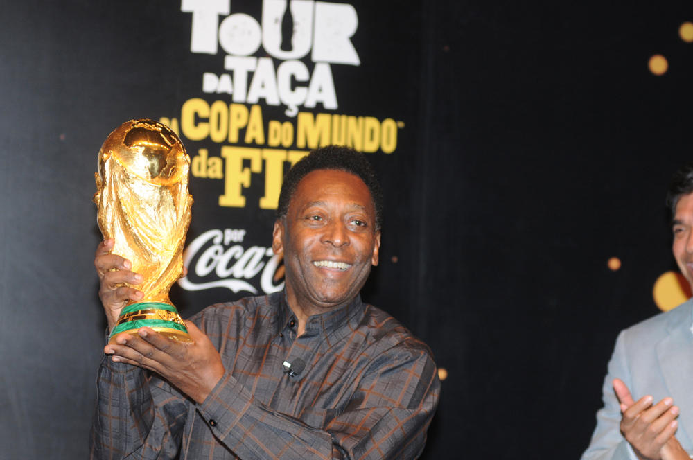 15. Rivelino, 12. Ángel Di María, 11. Jay-Jay Okocha, 10. Neymar, 9. Garrincha, 8. George Best, 7. Ronaldo Nazário (R9), 6. Zinedine Zidane, 5. Ronaldinho, 4. Johan Cruyff, 3. Diego Maradona