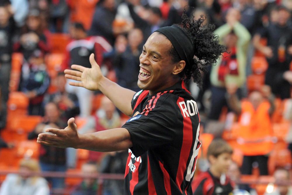 15. Rivelino, 12. Ángel Di María, 11. Jay-Jay Okocha, 10. Neymar, 9. Garrincha, 8. George Best, 7. Ronaldo Nazário (R9), 6. Zinedine Zidane, 5. Ronaldinho, 4. Johan Cruyff, 3. Diego Maradona