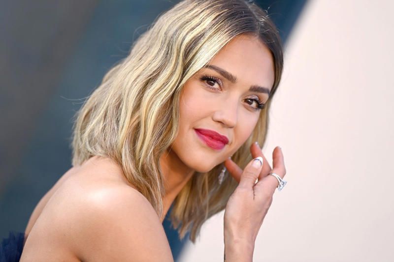 A traumatic childhood, In Hollywood since the age of 13, It happened in 1996, She was 15 years old, And Jessica Alba disappeared, Disturbing calls, Missing for 14 hours, And suddenly, she appeared, Unsolved case, Blindfolded the whole time, Why was she released?, She has never spoken about the subject, Speculations of all kinds, It was not the only traumatic event, Complicated step to adulthood, She was a minor, Chronic and serious illnesses