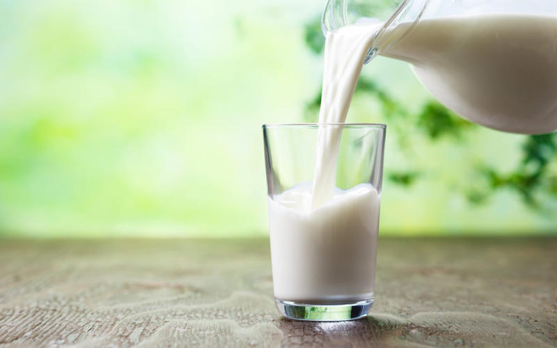 The health benefits of cow’s milk, 1. It’s full of protein and calcium, 2. It’s a great source of B12, 3. It boosts serotonin, 4. It helps lower your bowel cancer risk, What are the healthiest types of cow’s milk to buy?, What about filtered, branded, organic and local milk?, Which are the healthiest alternatives to cow’s milk?, 3. Almond, 4. Coconut, Is it good to drink milk every day?, Which milk is best for bones?, Should adults stop drinking milk?, Does heating milk make a difference?