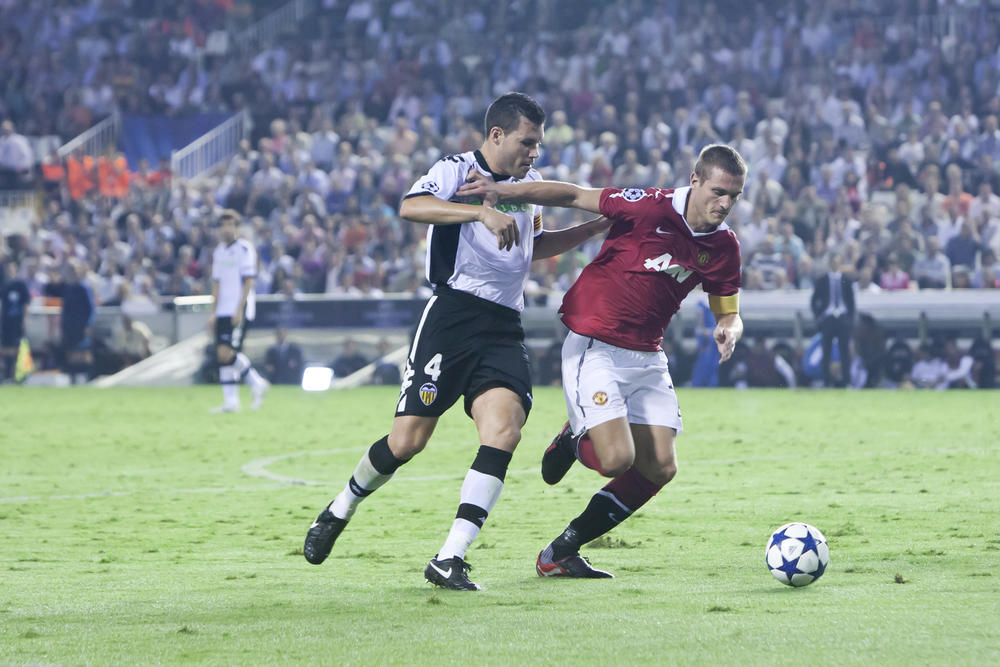 Nemanja Vidic – 6 Red Cards 15. Gary Neville, 14. Juan Mata, 12. Duncan Edwards, 11. Nemanja Vidic, 10. Denis Law, 8. Bryan Robson, 7. Wayne Rooney, 6. George Best, 4. Eric Cantona, 3. Ryan Giggs, 2. Paul Scholes