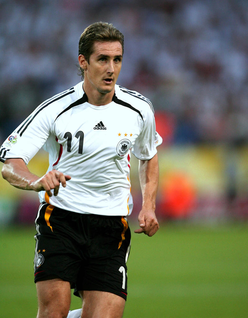 9. Miroslav Klose – 121 Goals 20. Romelu Lukaku – 51 Headed Goals, 19. Guillaume Hoarau – 51 Headed Goals, 18. Olivier Giroud – 52 Headed Goals, 17. Sergio Ramos – 52 Headed Goals, 16. Harry Kane – 53 Headed Goals, 15. Islam Slimani – 53 Headed Goals, 14. Peter Crouch – 56 Headed Goals, 13. Zlatan Ibrahimovic – 58 Headed Goals, 12. Edinson Cavani – 58 Headed Goals, 11. Miroslav Klose – 58 Headed Goals, 10. Karim Benzema – 59 Headed Goals, 9. Mario Mandzukic – 60 Headed Goals, 8. Edin Džeko – 62 Headed Goals, 7. Aritz Aduriz – 63 Headed Goals, 6. Bas Dost – 68 Headed Goals, 5. Radamel Falcao – 71 Headed Goals, 4. Fernando Llorente – 77 Headed Goals, 3. Robert Lewandowski – 83 Headed Goals, 2. Luuk De Jong – 84 Headed Goals, 1. Cristiano Ronaldo – 112 Headed Goals