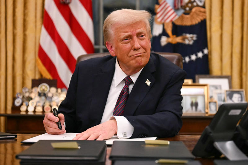 An American mystery, uncovered? Time to lower medication prices in the US, Finally an executive order that will benefit the poor, A sensitive issue, Most Favored Nation policy, Some of the most expensive in the world, "We are going to do the right thing", Americans could see major savings at the drugstore, Americans could pay up to 80% less for life saving medicines, An example of how much more Americans pay, The heaviest burden falls on those with the most to lose, Improving on what Biden did?, New prices could go into effect next year, Pharmaceutical industry is not thrilled, Bad for Americans?, Trump attempted to low prices in 2020 but failed, Massive savings for taxpayers seems like a great benefit