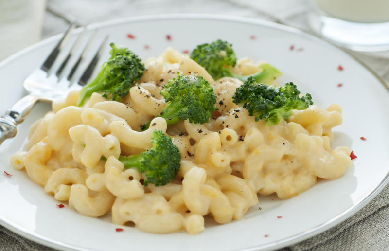 Lighter versions Cheesy does it, A bit about mac 'n' cheese, Shop-bought vs homemade, Go big when it comes to pasta, How to cook the pasta, Why al dente?, Here’s a handy pasta hack, Choosing the right cheese, The sauce, Rescue the sauce: too thin, Rescue the sauce: too thick, Rescue the sauce: too grainy, Upgrade the sauce, The cheat's sauce, Herbs and spices, The final stage, The breadcrumbs, Stovetop version, Three-ingredient mac ‘n’ cheese, Lighter versions, Cheat's slow cooker version, Leftovers: reheating mac 'n' cheese, Leftovers: mac 'n' cheese arancini, Leftovers: mac 'n' cheese toasties, Leftovers: mac 'n' cheese mini pies