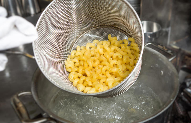 How to cook the pasta Cheesy does it, A bit about mac 'n' cheese, Shop-bought vs homemade, Go big when it comes to pasta, How to cook the pasta, Why al dente?, Here’s a handy pasta hack, Choosing the right cheese, The sauce, Rescue the sauce: too thin, Rescue the sauce: too thick, Rescue the sauce: too grainy, Upgrade the sauce, The cheat's sauce, Herbs and spices, The final stage, The breadcrumbs, Stovetop version, Three-ingredient mac ‘n’ cheese, Lighter versions, Cheat's slow cooker version, Leftovers: reheating mac 'n' cheese, Leftovers: mac 'n' cheese arancini, Leftovers: mac 'n' cheese toasties, Leftovers: mac 'n' cheese mini pies