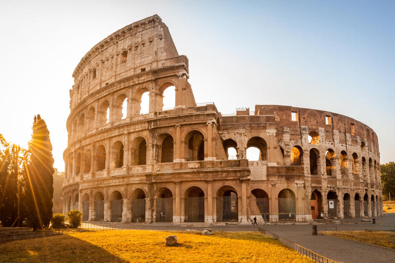 1. Roman Colosseum, Italy, 2. Petra, Jordan, 3. Christ the Redeemer, Brazil, 4. Taj Mahal, India, 5. Machu Picchu, Peru, 6. Chichén Itzá, Mexico, 7. Great Wall of China, China