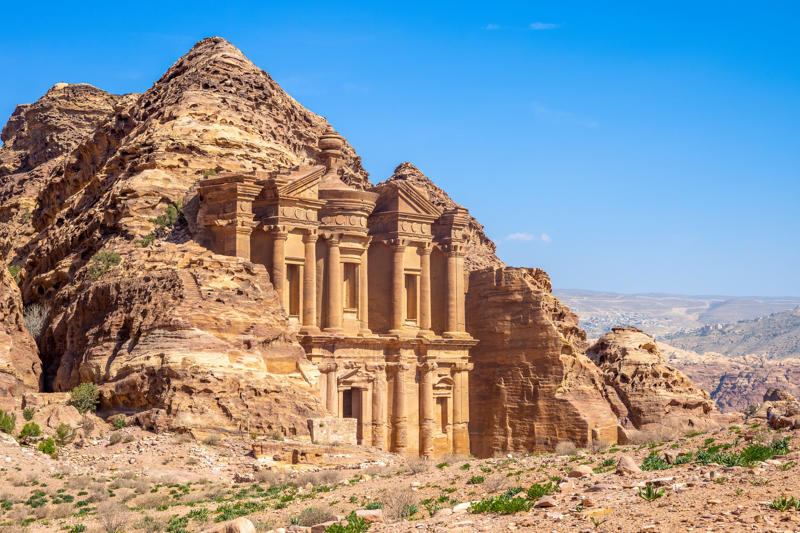 1. Roman Colosseum, Italy, 2. Petra, Jordan, 3. Christ the Redeemer, Brazil, 4. Taj Mahal, India, 5. Machu Picchu, Peru, 6. Chichén Itzá, Mexico, 7. Great Wall of China, China