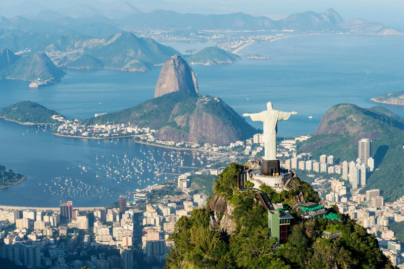 1. Roman Colosseum, Italy, 2. Petra, Jordan, 3. Christ the Redeemer, Brazil, 4. Taj Mahal, India, 5. Machu Picchu, Peru, 6. Chichén Itzá, Mexico, 7. Great Wall of China, China