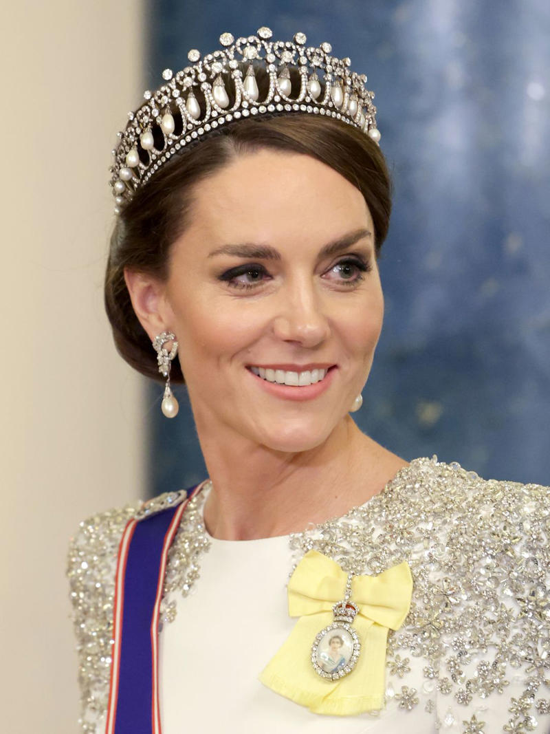 Aphrodite and the origin of eternal elegance, The elegance of Monaco in the key of pearls, Two styles, one tradition, The legacy of Maria Cristina in Queen Letizia, When pearls reach their 'Maximum' expression