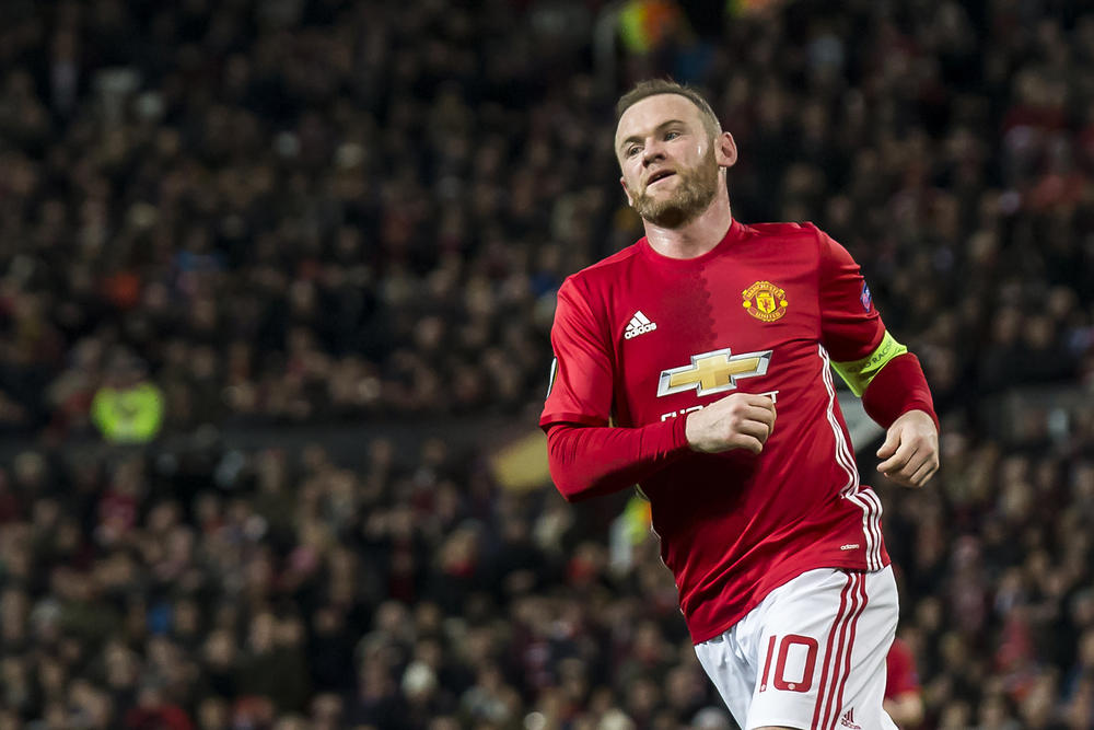 Wayne Rooney – 102 Yellow Cards 15. Gary Neville, 14. Juan Mata, 12. Duncan Edwards, 11. Nemanja Vidic, 10. Denis Law, 8. Bryan Robson, 7. Wayne Rooney, 6. George Best, 4. Eric Cantona, 3. Ryan Giggs, 2. Paul Scholes