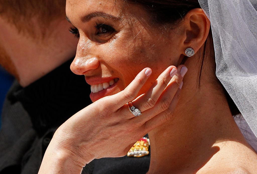 The deeper meaning behind Meghan's jewellery choice, Meghan's engagement ring – all the details, Meghan's extra diamond sparkler, A minimalist look