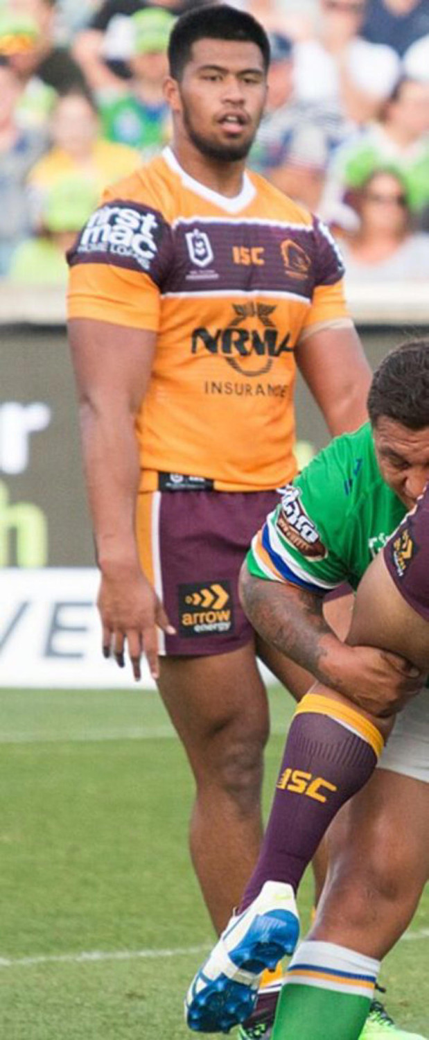 15. Payne Haas – £493,750 per year 20. Handré Pollard – £481,900 per year, 19. Tom Trbojevic – £488,010 per year, 18. James Tedesco – £488,010 per year, 17. Nicholas Hynes – £488,010 per year, 16. Steven Luatua – £489,800 per year, 15. Payne Haas – £493,750 per year, 14. Tino Fa’asuamaleaui – £493,750 per year, 13. Daly Cherry-Evans – £493,750 per year, 12. Mitchell Moses – £496,120 per year, 11. Cameron Munster – £498,490 per year, 10. Nathan Cleary – £498,490 per year, 9. Kalyn Ponga – £503,230 per year, 8. Antoine Dupont – £553,000 per year, 7. Maro Itoje – £632,000 per year, 6. Dan Biggar – £632,000 per year, 5. Siya Kolisi – £651,750 per year, 4. Faf de Klerk – £711,000 per year, 3. Cheslin Kolbe – £737,070 per year, 2. Finn Russell – £790,000 per year, 1. Owen Farrell – £791,580 per year