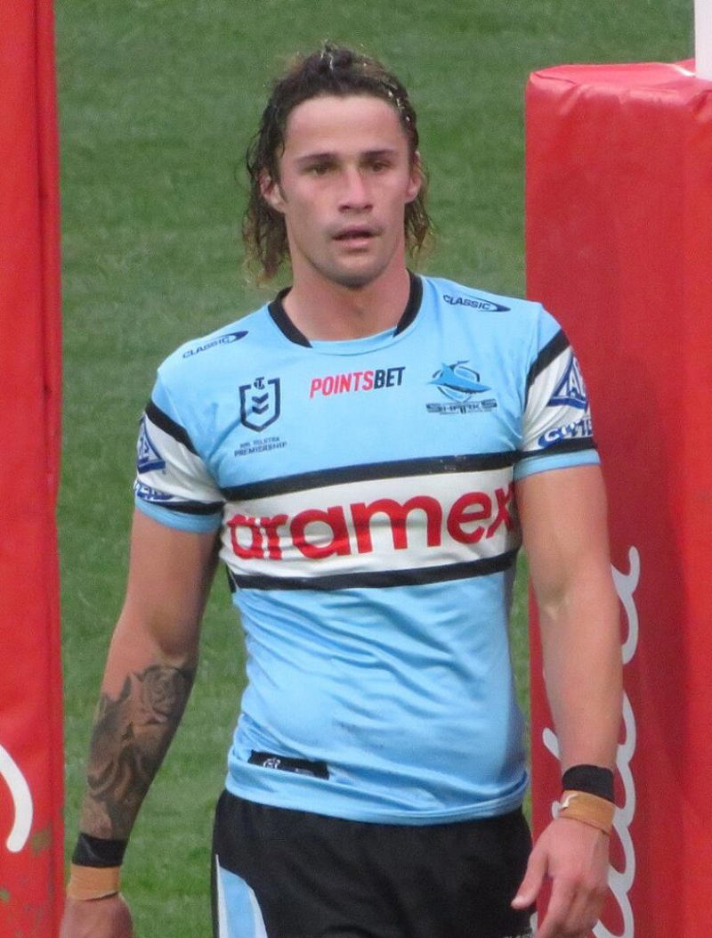 17. Nicholas Hynes – £488,010 per year 20. Handré Pollard – £481,900 per year, 19. Tom Trbojevic – £488,010 per year, 18. James Tedesco – £488,010 per year, 17. Nicholas Hynes – £488,010 per year, 16. Steven Luatua – £489,800 per year, 15. Payne Haas – £493,750 per year, 14. Tino Fa’asuamaleaui – £493,750 per year, 13. Daly Cherry-Evans – £493,750 per year, 12. Mitchell Moses – £496,120 per year, 11. Cameron Munster – £498,490 per year, 10. Nathan Cleary – £498,490 per year, 9. Kalyn Ponga – £503,230 per year, 8. Antoine Dupont – £553,000 per year, 7. Maro Itoje – £632,000 per year, 6. Dan Biggar – £632,000 per year, 5. Siya Kolisi – £651,750 per year, 4. Faf de Klerk – £711,000 per year, 3. Cheslin Kolbe – £737,070 per year, 2. Finn Russell – £790,000 per year, 1. Owen Farrell – £791,580 per year